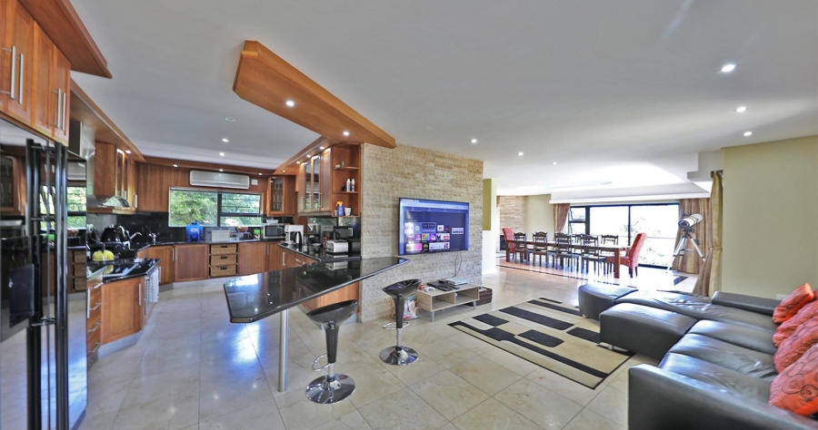 7 Bedroom Property for Sale in Plattekloof Western Cape